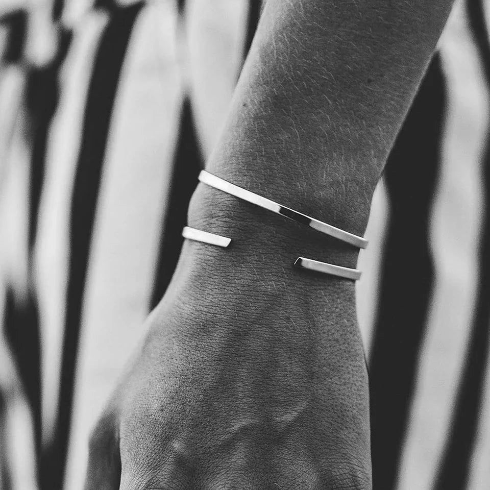 BRAZALETE MINIMALISTA ELEGANTE