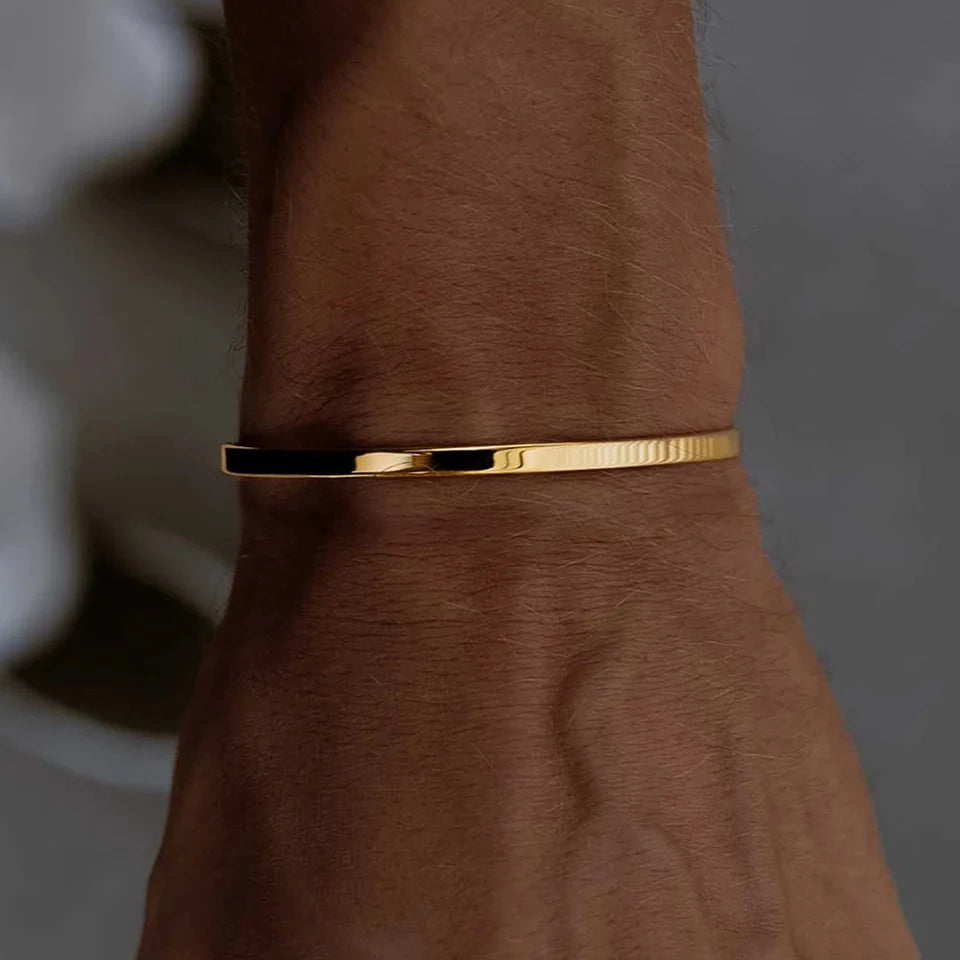 ELEGANTES MINIMALISTISCHES ARMBAND 