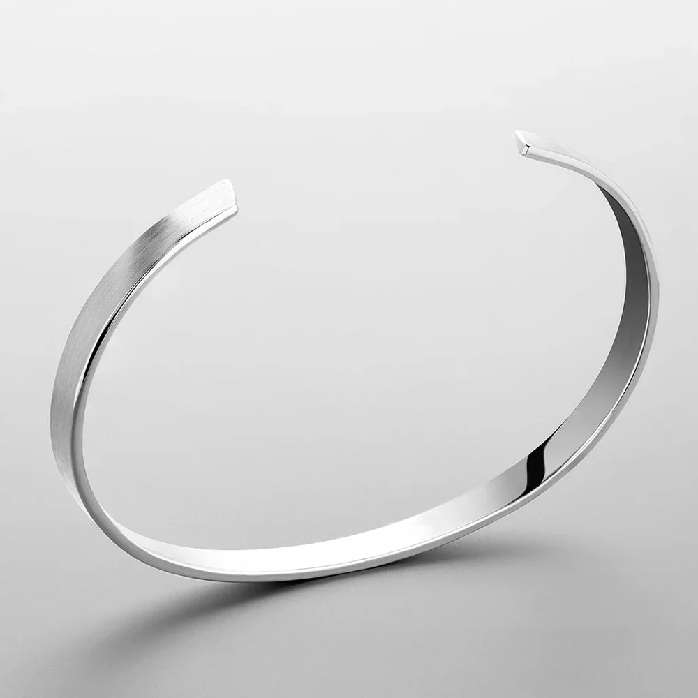 ELEGANTES MINIMALISTISCHES ARMBAND 